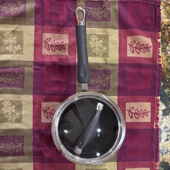 The Pampered Chef 2qt Hard-Anodized TI Nonstick Saucepan with lid - Picture 1 of 8